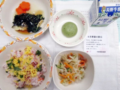 たけのこご飯、季節の天ぷら(えび、たらの芽、ふきのとう、桜えびのかきあげ)、筑前煮、甘夏の天寄せの写真